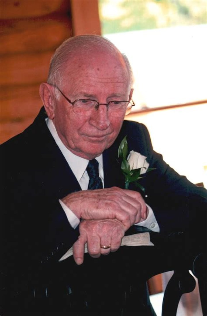 Paul Earnhart Obituary, A Life Dedicated to Service