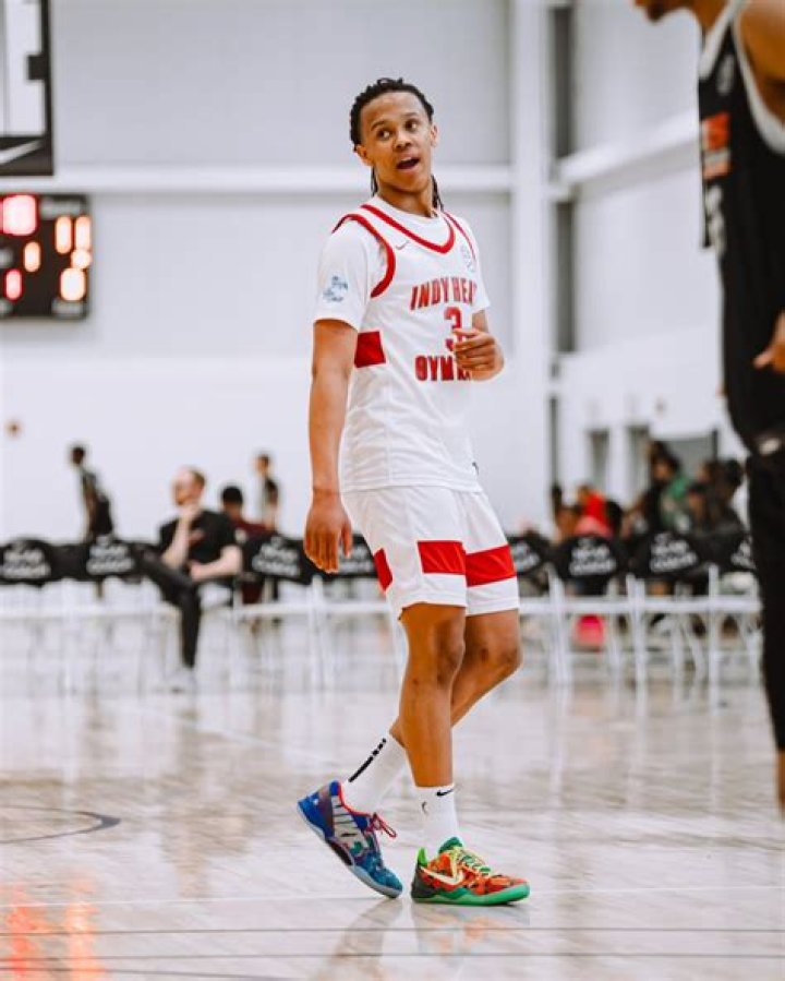 PEYTON KEMP MODELS HIS GAME AFTER THE NBA GREATS