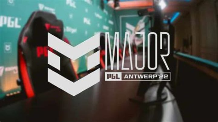 PGL criticized for allowing CSGO smoke bug at Antwerp Major after G2 clip goes viral