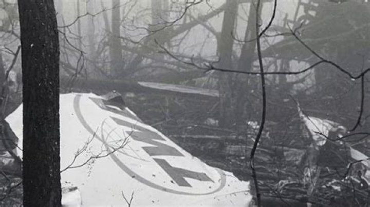 	PHOTOS PUT FACE ON TWA CRASH VICTIMS	