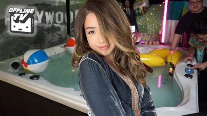 Pokimane announces surprise OfflineTV hot tub Twitch stream