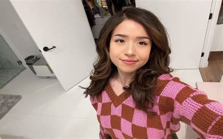 Pokimane explains how GTA RP friends are actually better than her IRL friends