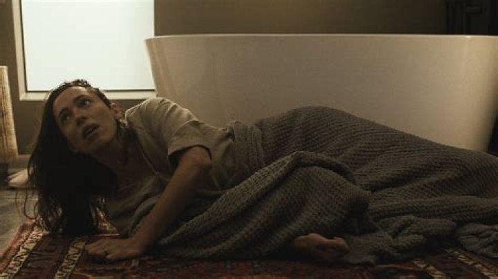 Rebecca Hall transfixes in the jarring, unnerving horror ‘The Night House’