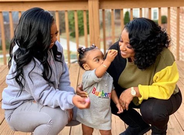 REGINAE CARTER CELEBRATES HER MOM’S EXPECTANCY