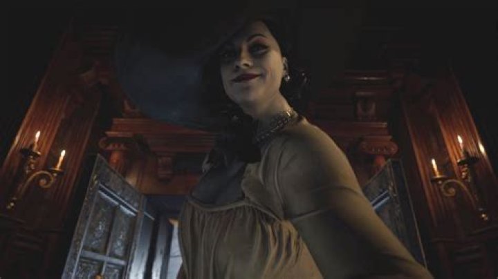 Resident Evil Village cosplayer seduces fans as 
