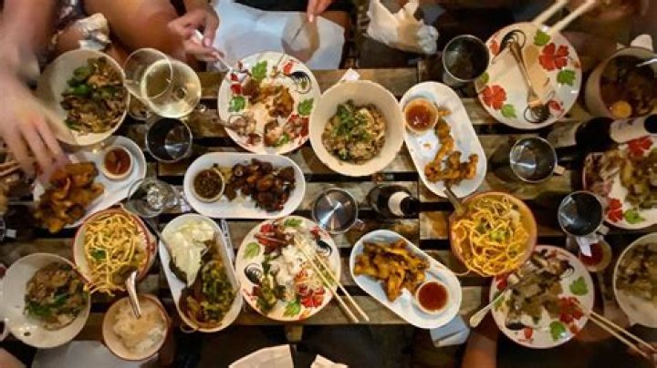 	Review: Lung Yai Thai Tapas is careless, and couldn’t care less	