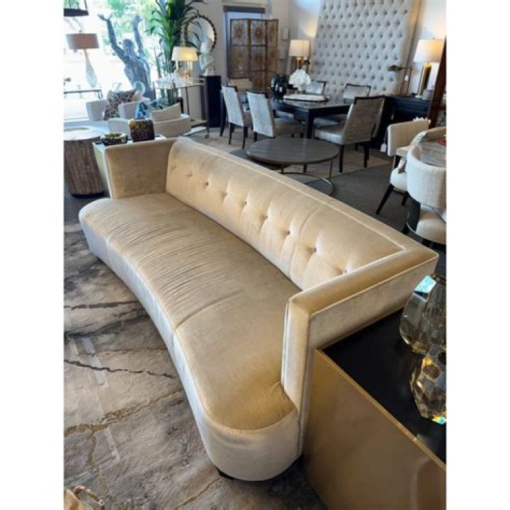 	Robb & Stucky features ‘casual elegance’ at new Boca store	