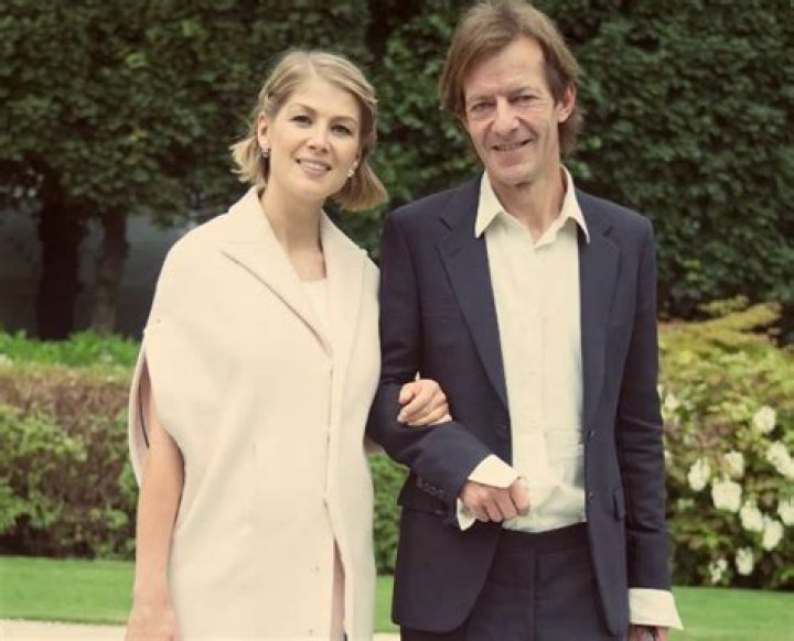 Robie Uniacke Wikipedia, Age: Saltburn Cast Rosamund Pike Husband