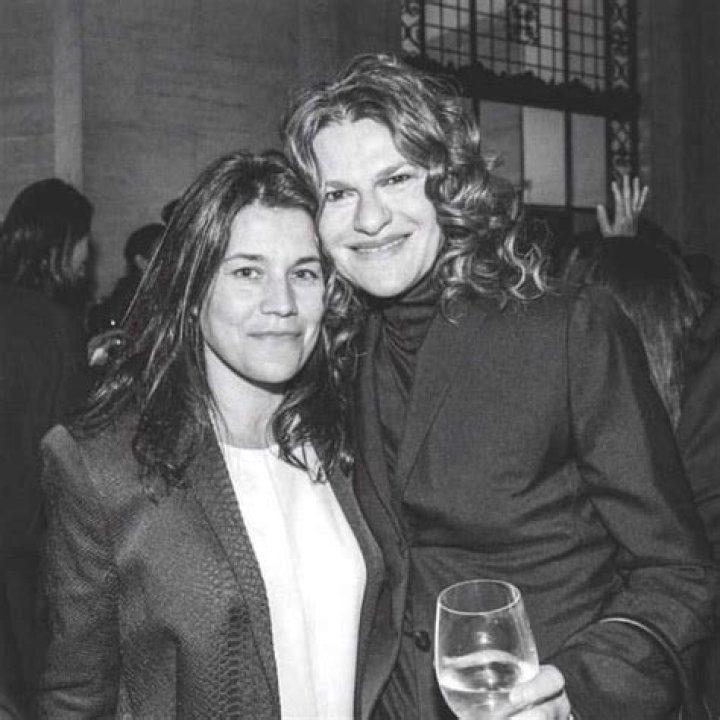 Sandra Bernhard - Net Worth, Bio, Career, In Relation, Age, Facts