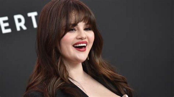 Selena Gomez Naked: A Deep Dive Into The Star's Journey And Influence