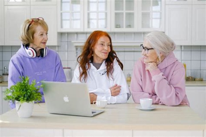 	Seniors at St. Andrews explore new technology	