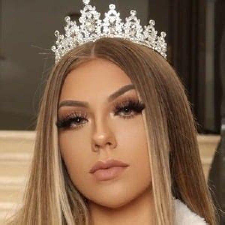 Sierra Sprague - Bio, Age, Net Worth, Single, Body Measurement, Career