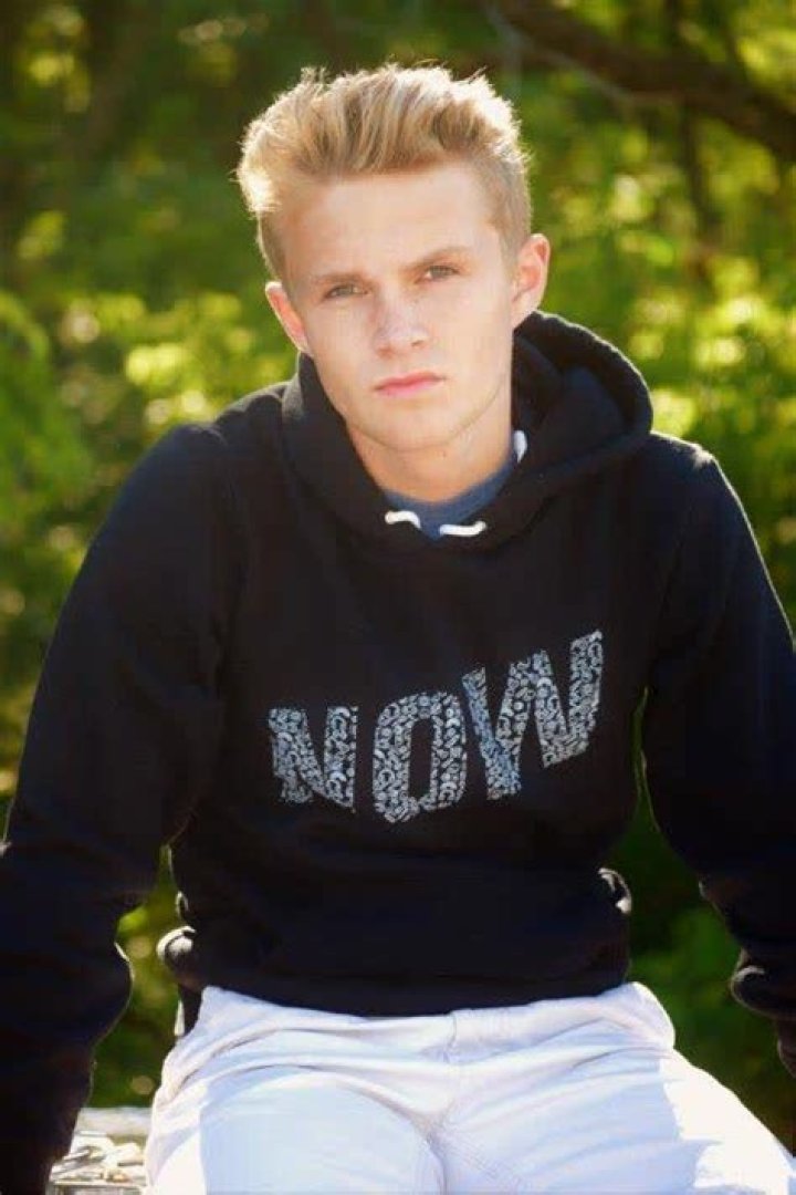 Simon Britton - Bio, Age, Single, Nationality, Body Measurement, Career