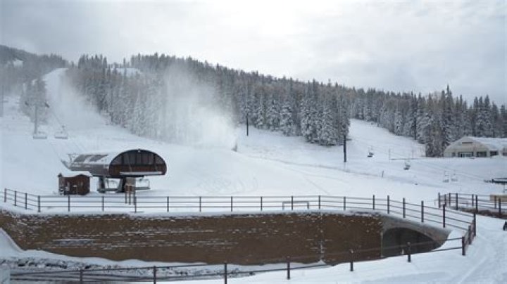 Ski resort in Flagstaff gets nearly 2 feet of snow