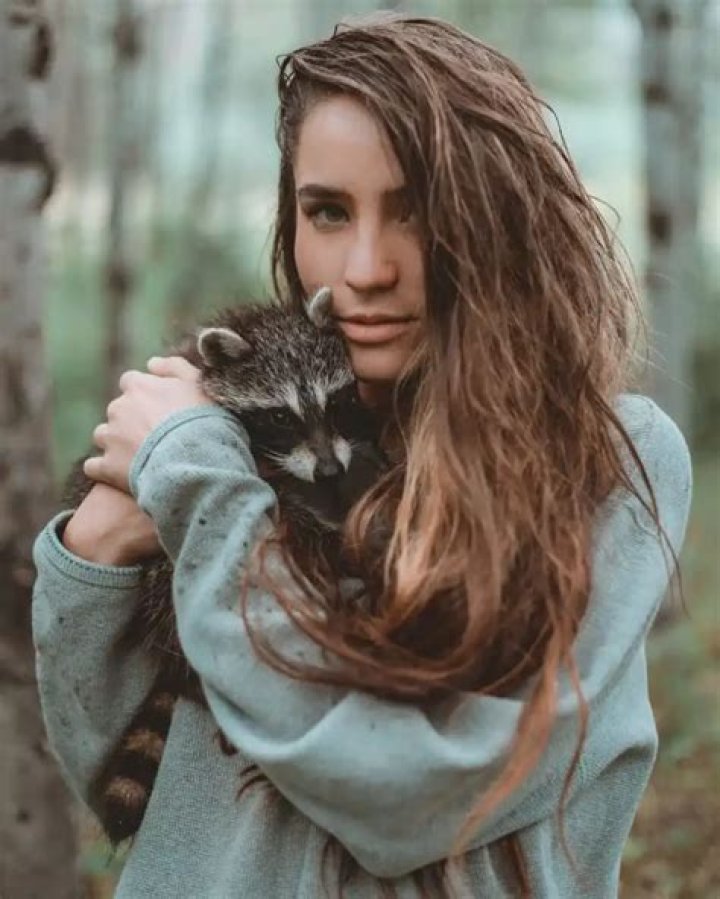 Skylyn Beaty - Bio, Age, Net Worth, Single, Nationality, Body Measurement, Career
