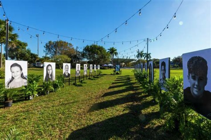 	South Florida comes together to remember 17 killed in Parkland shooting	