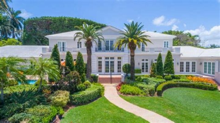 	Star Island mansion formerly owned by Lennar co-founder listed for $49M	