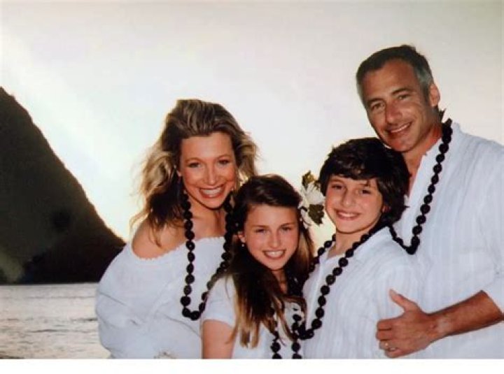Stefani Schaefer Bio, Age, Friends, Husband, Daughters, Kids, Salary, Fox 8