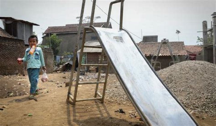 Strumming for the slum dwellers in Indonesia: musicians’ underground gigs for a cause