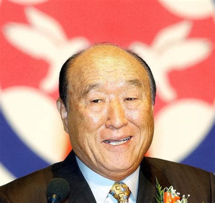 Sun Myung Moon Net Worth | Bio, Family, Address, Career