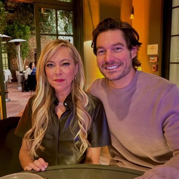 Sutton Stracke - Bio, Age, Net Worth, Height, Divorce, Nationality, Body Measurement, Career
