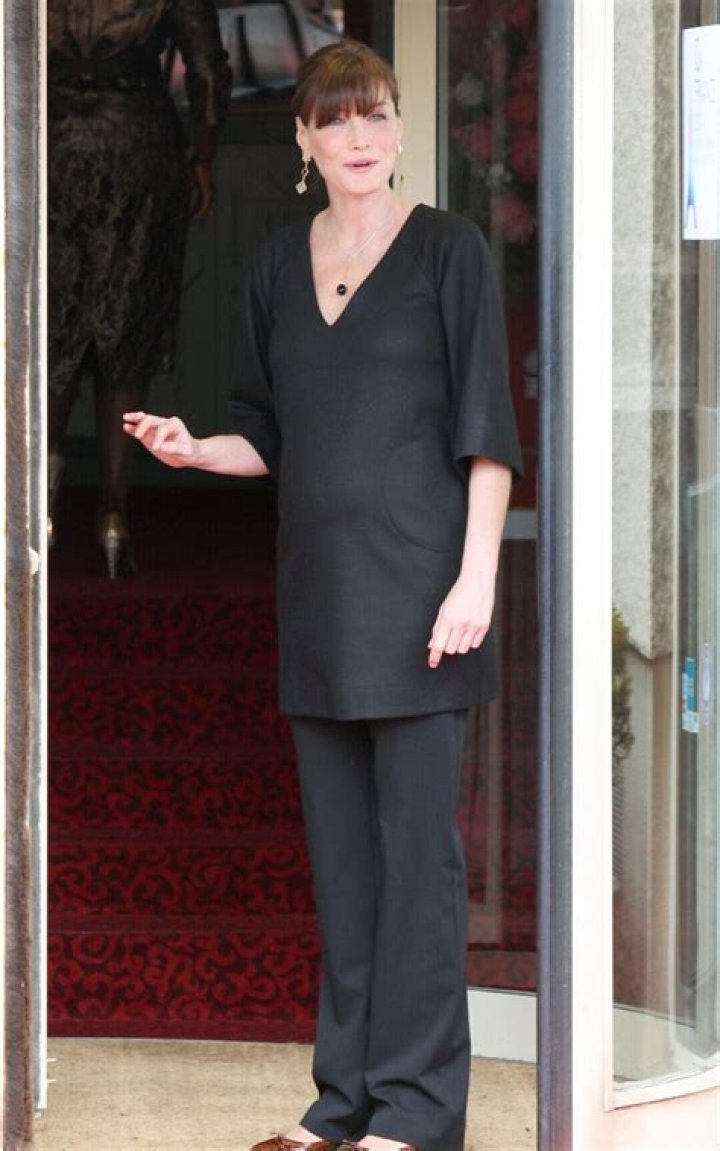 Taille Carla Bruni