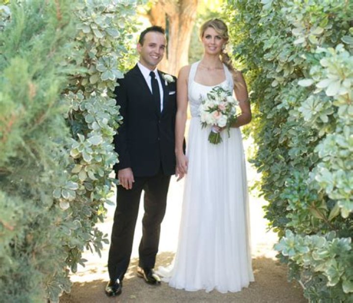Tara Overholt Husband, Wedding Married, Fiance, Age Birthday【 CTV 】