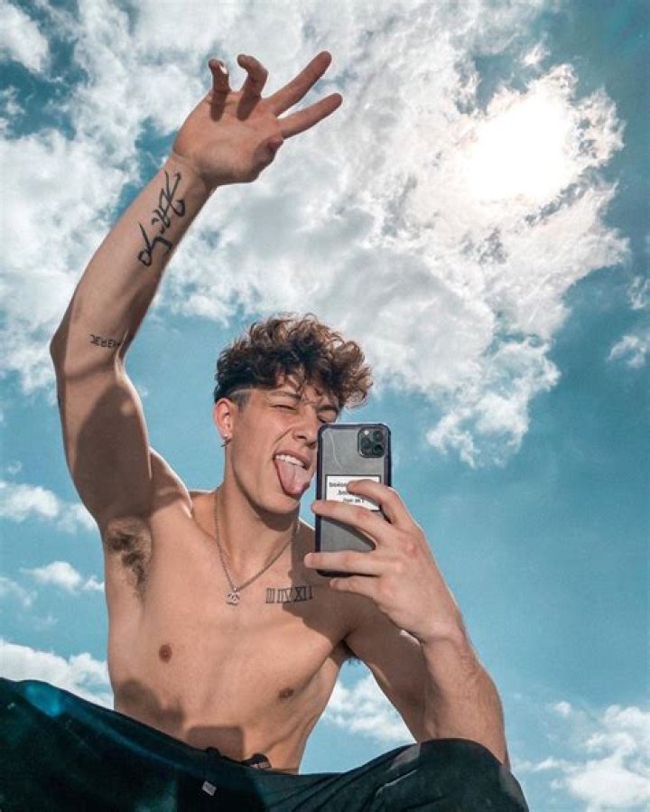 Tayler Holder hits back at FaZe Adapt challenging him to fight