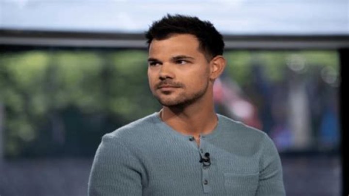 Taylor Lautner Bio Age Net Worth Height