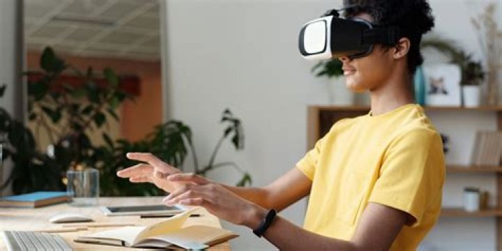 The Best Social VR Experiences to Hang Out With Friends