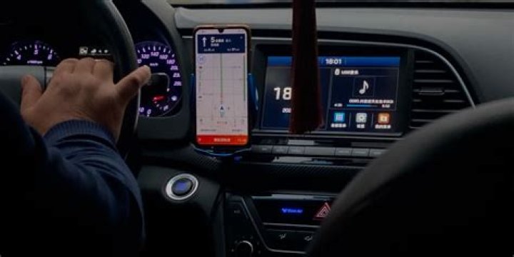 The Hidden Dangers of Smartphone Car-Vent Mounts