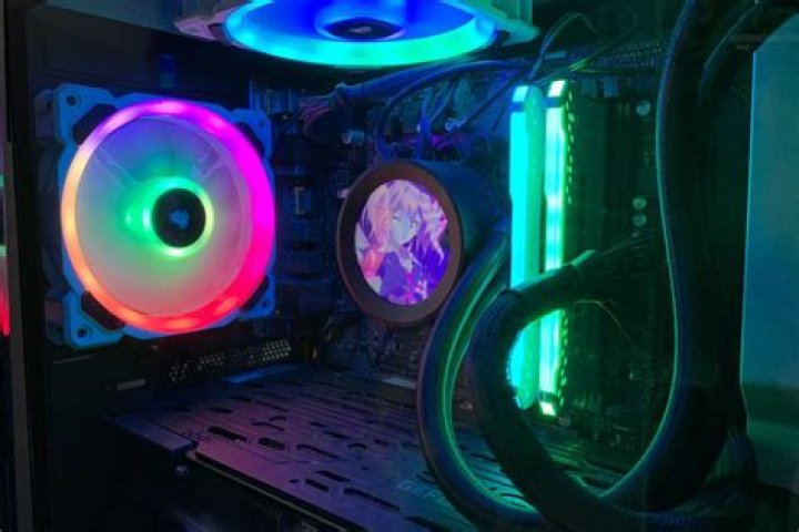 The latest trend in gaming hardware are these little LCD screens