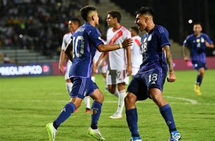 Thiago Almada and Luciano Gondou score for Argentina U23 vs. Peru