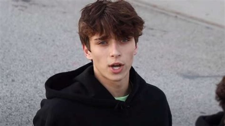 TikTok star Josh Richards responds after flashing on Instagram live