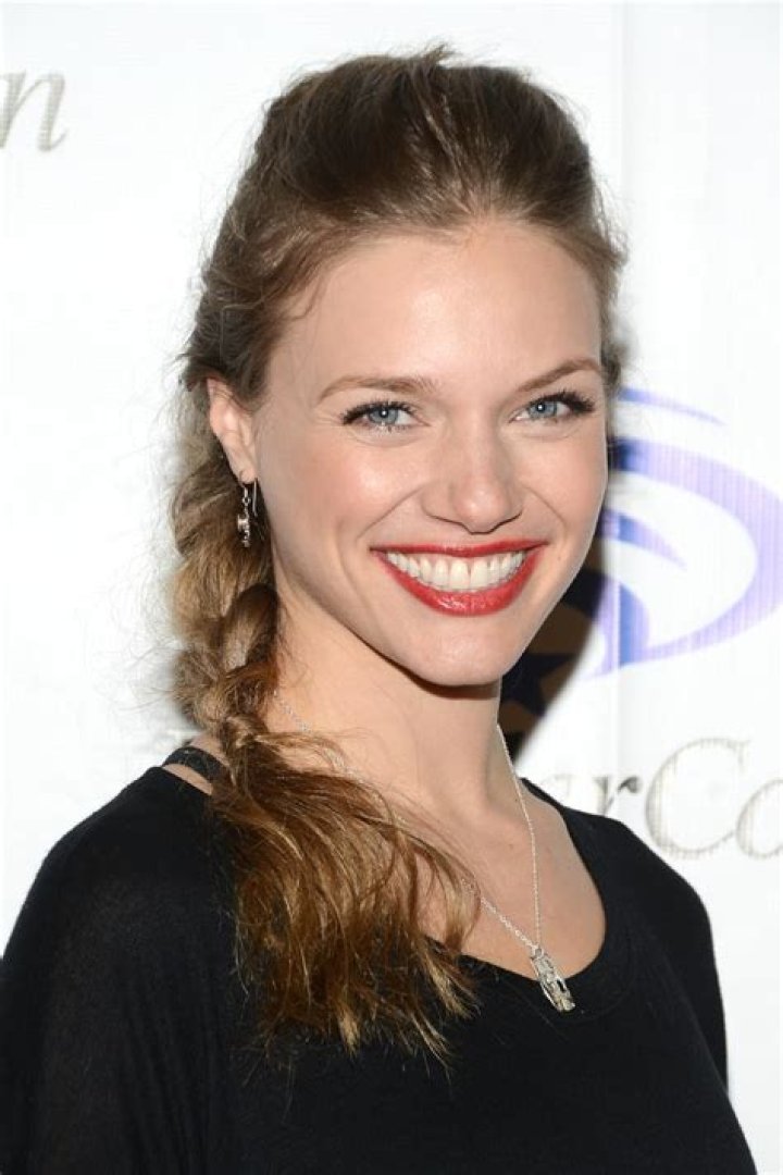 Tracy Spiridakos Biography