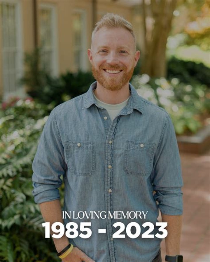 	Travis Lucas Obituary Elgin: Radiate Church Pastor dies following battle with illness	