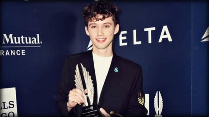 Troye Sivan - Bio, Career, Age, Net Worth, Nationality, Facts