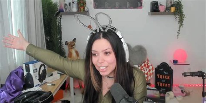 Twitch streamer Adept explains her secret to dealing with toxicity online