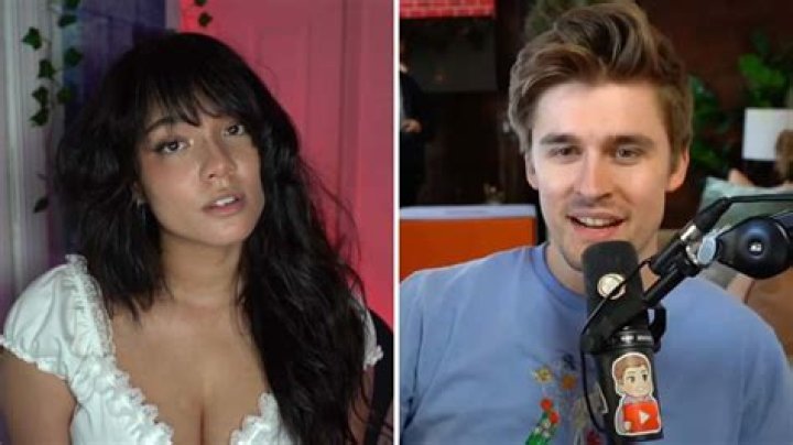 Twitch streamer mortified after accidentally exposing very personal texts from partner