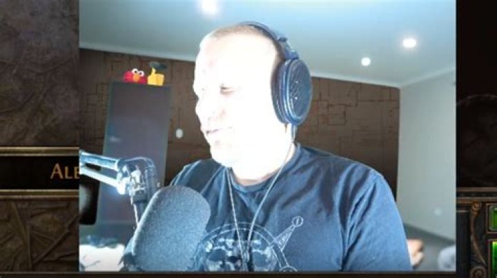 Twitch streamer Quin69's viewers can literally flashbang him