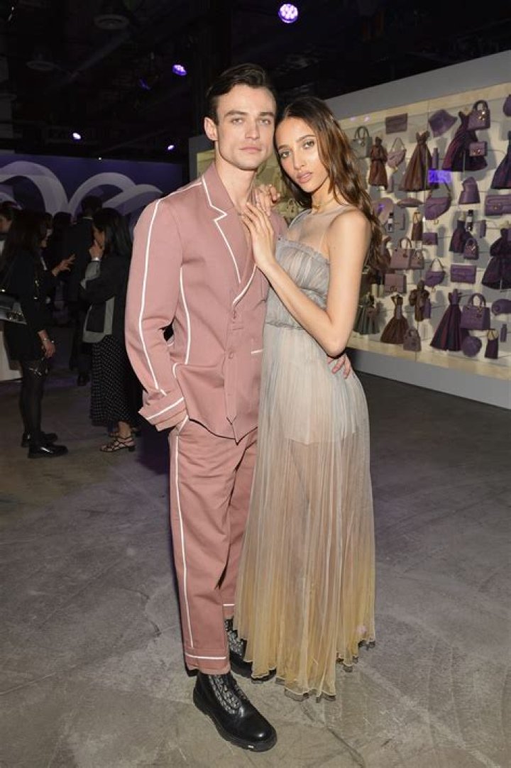 Unraveling The Love Life Of Thomas Doherty: Who Is His Girlfriend?
