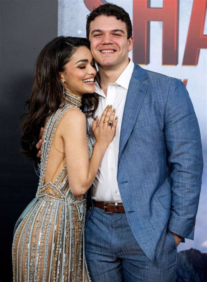 Unveiling Rachel Zegler's Boyfriend: A Glimpse Into Her Romantic Life