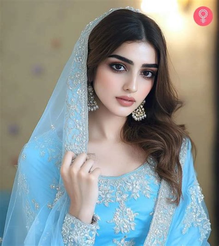 Unveiling The Allure Of Sexy Pakistani Beauties