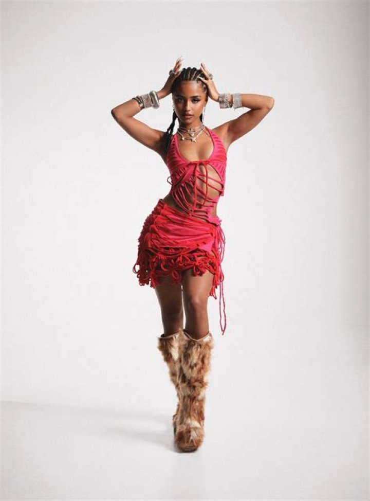 Unveiling The Allure Of Tyla Waist: A Deep Dive Into Trends And Inspiration