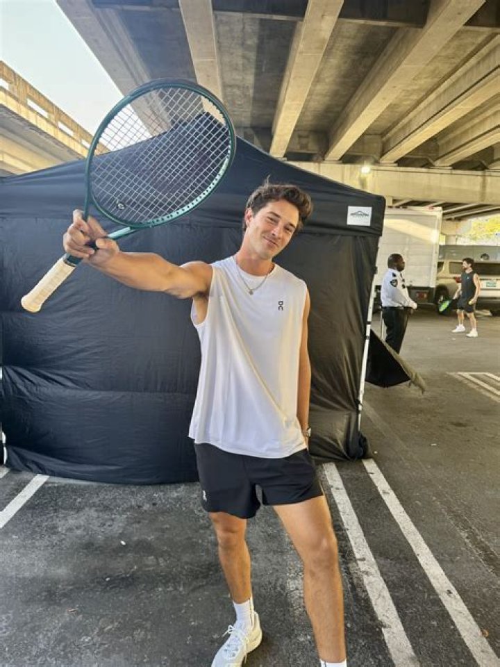Unveiling The Charisma Of Francisco Lachowski: Model, Influencer, And More