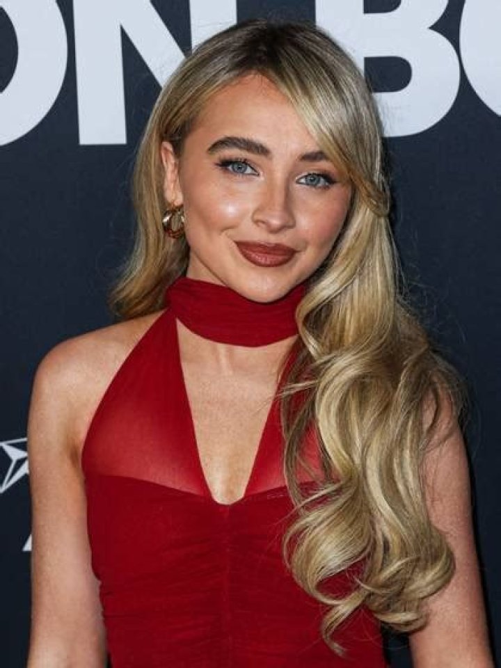 Unveiling The Enigma Of Sabrina Carpenter's Height