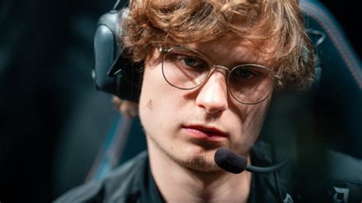 Upset breaks silence on rumors he left Fnatic at Worlds due to internal issues