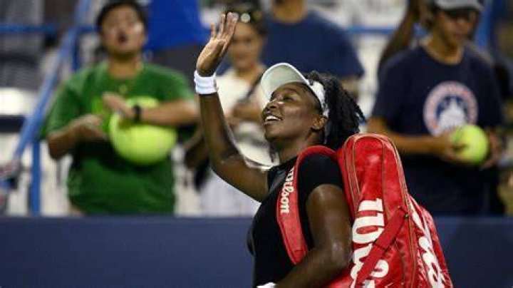 	VENUS WINS,BUT SERVE IS SAGGING	