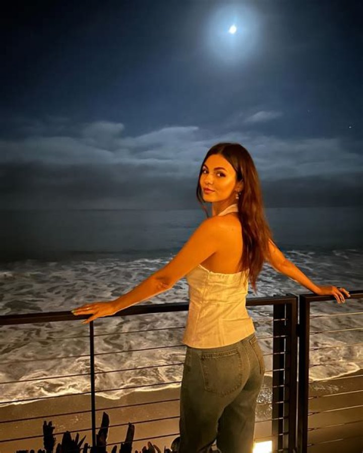 Victoria Justice - Bio, Age, Nationality, Body Measurement, Career, Wiki