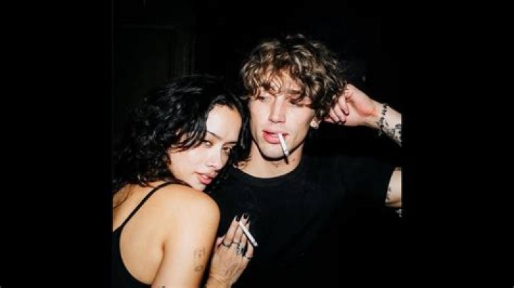 Vinnie Hacker's girlfriend threatens to leave job over online bullying